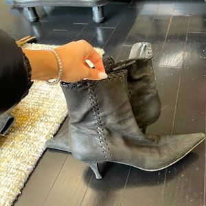 Prada leather boots 💯 authentic 👠